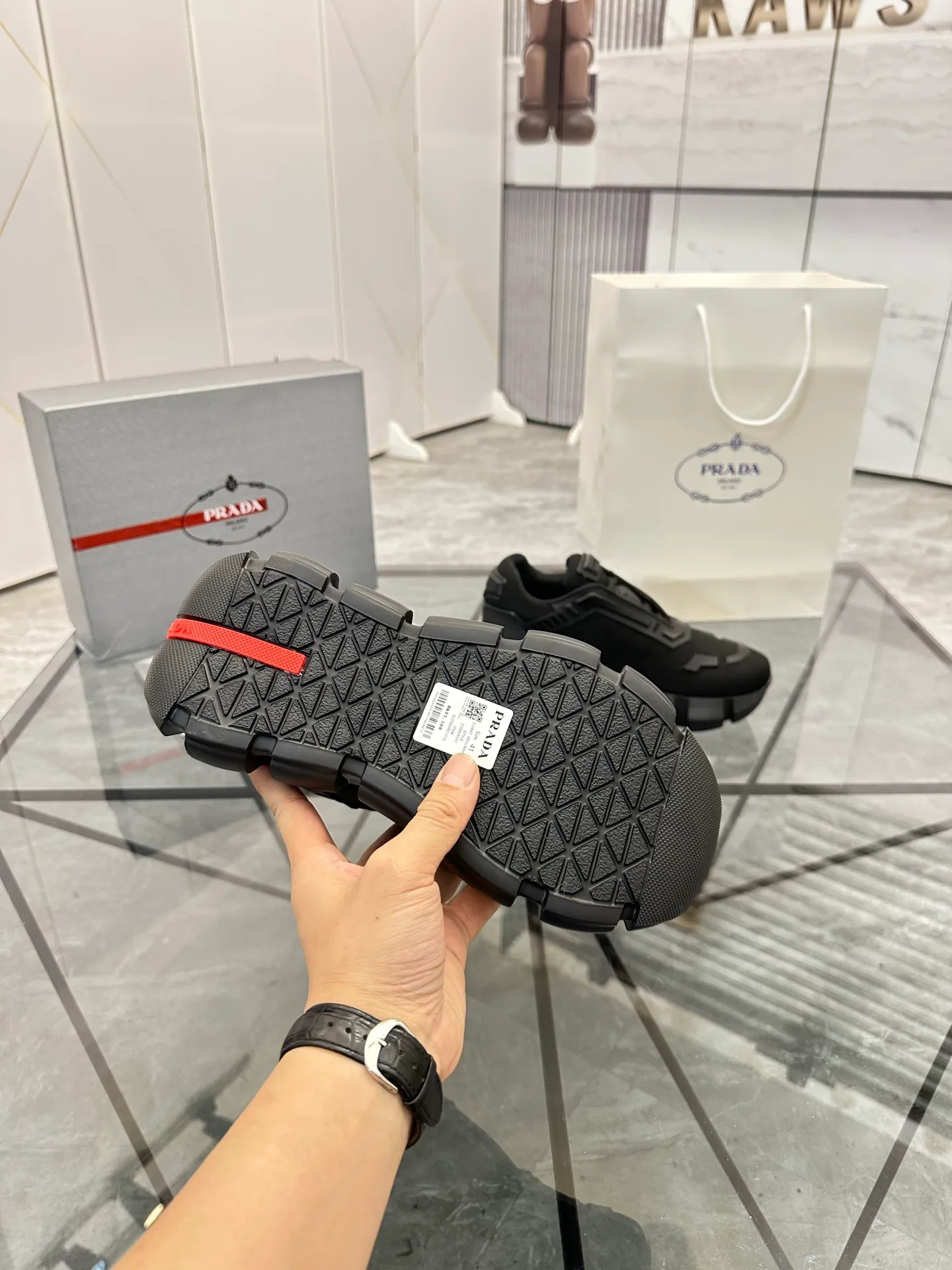 Men's shoes for sale 💰: 💰P580¥ High-end top quality Product trademark: Prada *"Prada*" low-top casual shoes Regular size: 38-45 (can be customized to 46) Product materials: imported breathable fly weave upper, professional glue-making process, breathable lining, cowhide foot pads, original ultra-light foam outsole. No.: 001